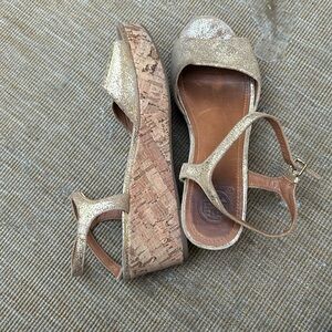TORY BURCH cork wedge gold fleck sandals. Sz 9. Leather upper and lining.